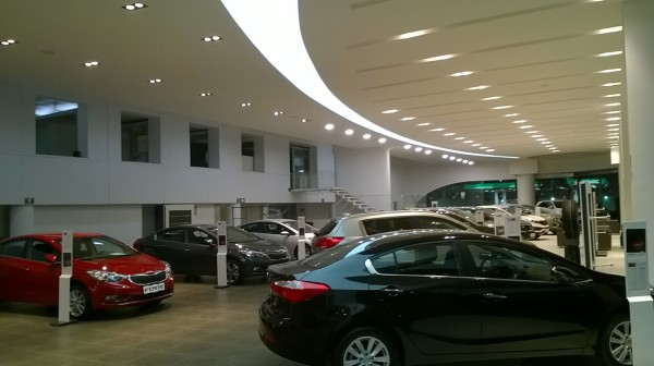 Piso de venta de un distribuidor automotriz